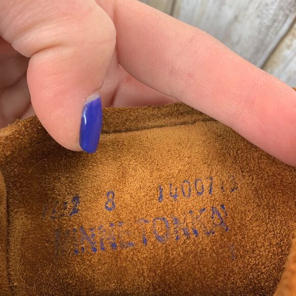 Minnetonka 3 Layer Fringe Brown Tan Suede Slip On Moccasin Boots 8 Classic - Picture 3 of 7